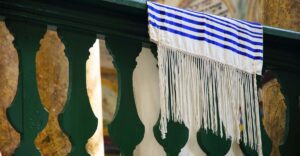 What are Jewish Strings? Different Types and Their Meanings